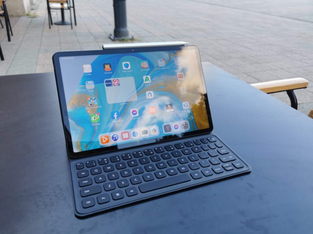 Huawei MatePad 11 tablet billentyűzetes tokkal és M-Pencil 2 ceruzával