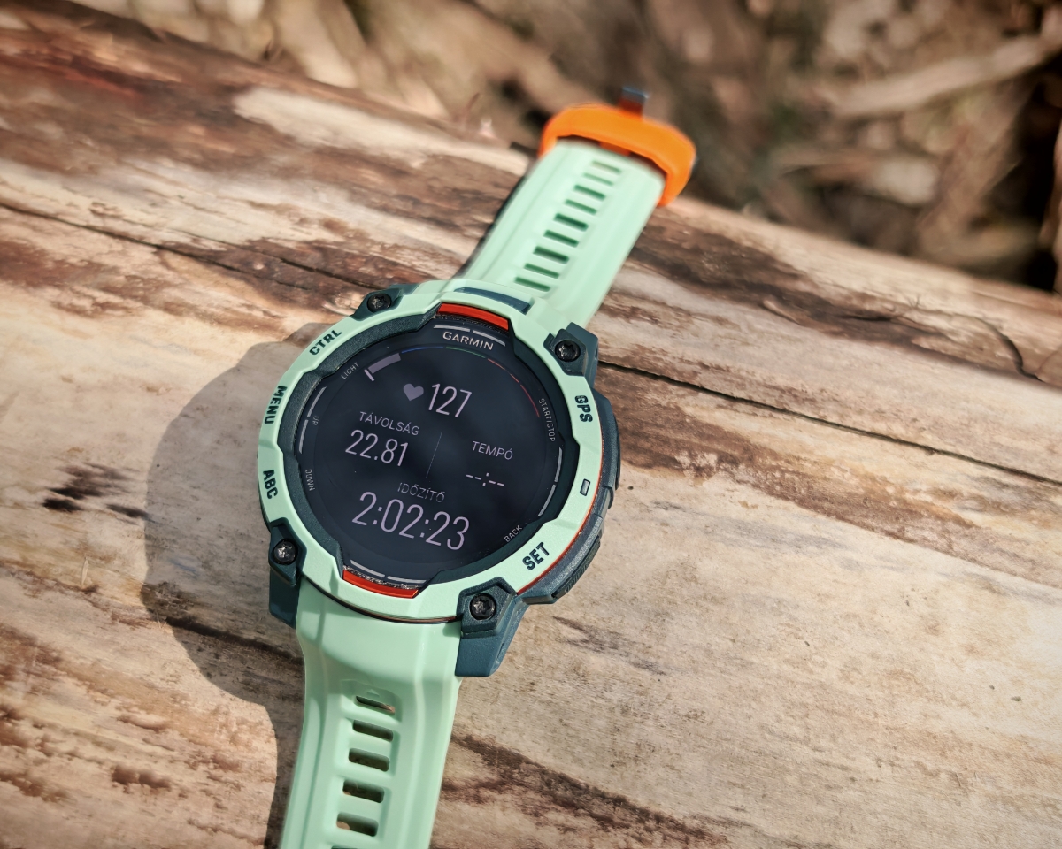 Garmin Instinct 3 AMOLED okosóra teszt: túrára fel