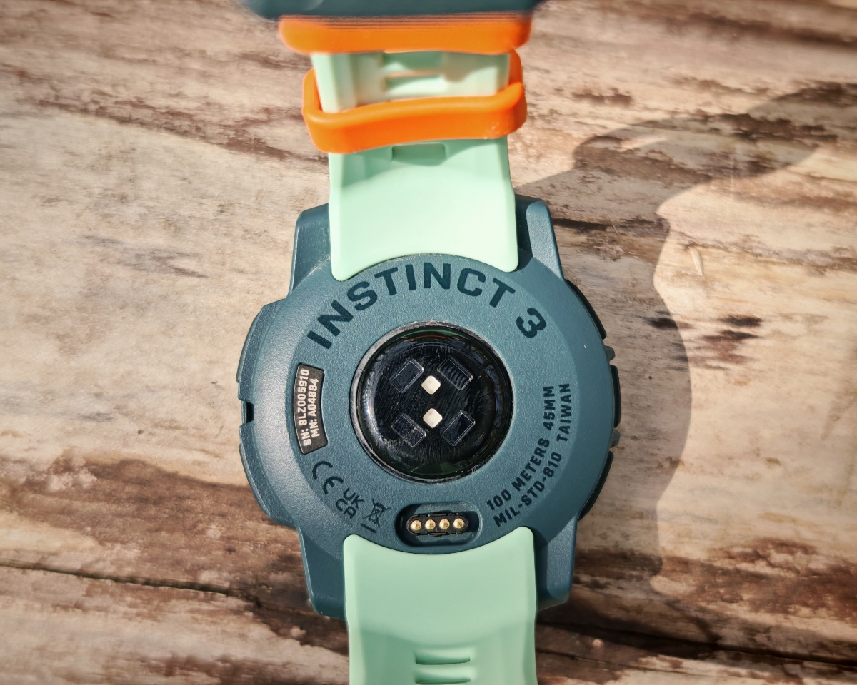 Garmin Instinct 3 AMOLED okosóra teszt: túrára fel