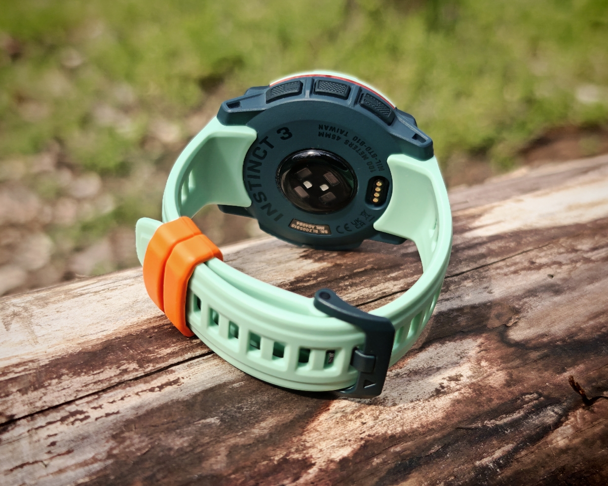Garmin Instinct 3 AMOLED okosóra teszt: túrára fel