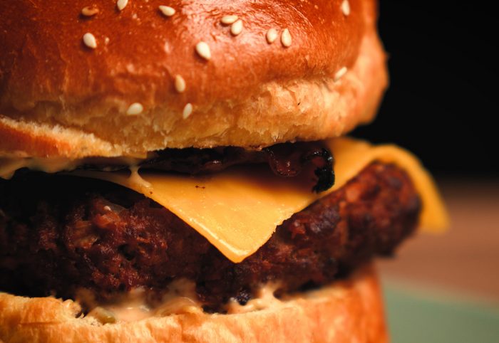 Szaftos BBQ bacon sajtburger titkos szósszal